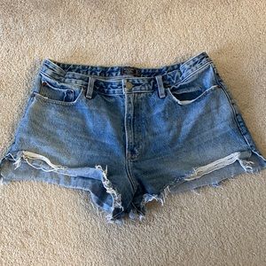 a&f annie high rise short (size 14)